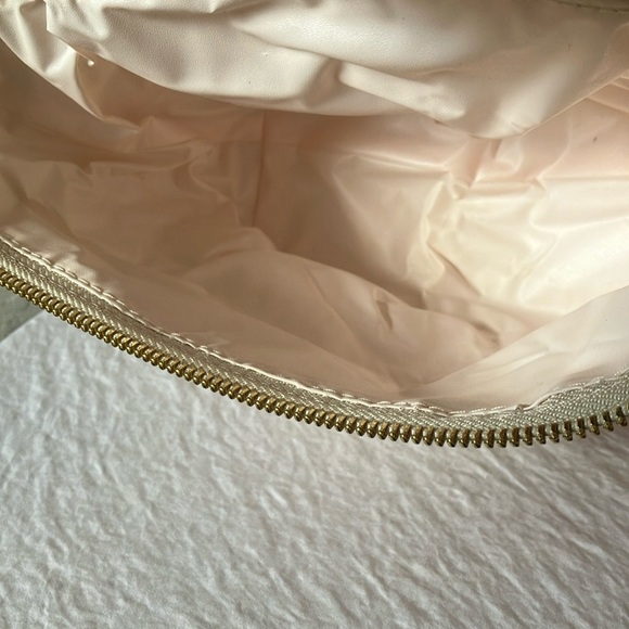 Kate Spade: Strawberry Print Cream Lunch Tote/Bag - Picture 10 of 16